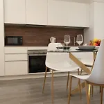 Tra Il Borgo E Il *