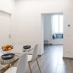 Tra Il Borgo E Il *