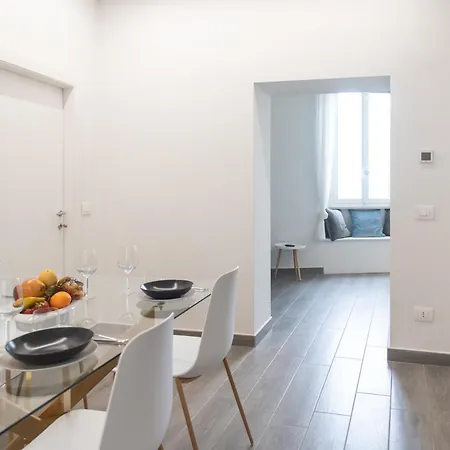 Tra Il Borgo E Il *